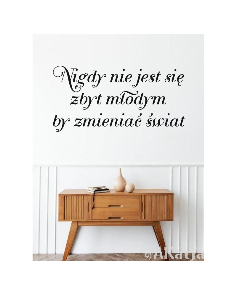 Nigdy nie jest się zbyt młodym by zmieniać świat: naklejka na ścianę
