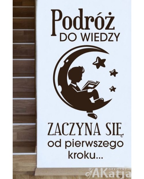 Podróż do wiedzy zaczyna się od pierwszego kroku- naklejka na ścianę
