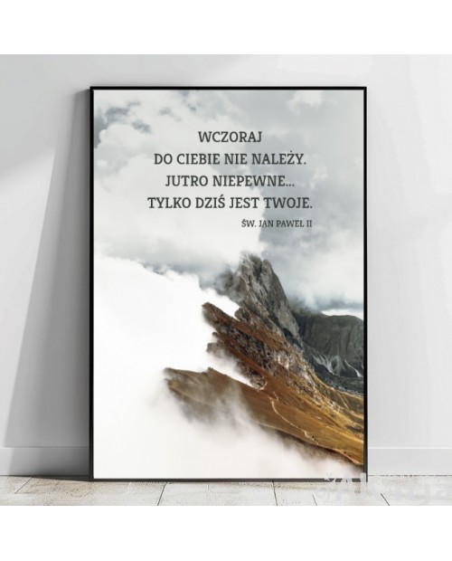 Plakat z cytatem: Wczoraj do Ciebie nie należy...