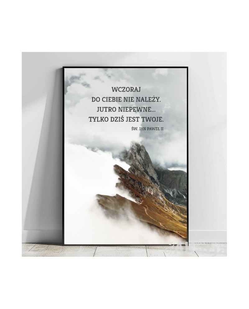 Plakat z cytatem: Wczoraj do Ciebie nie należy...